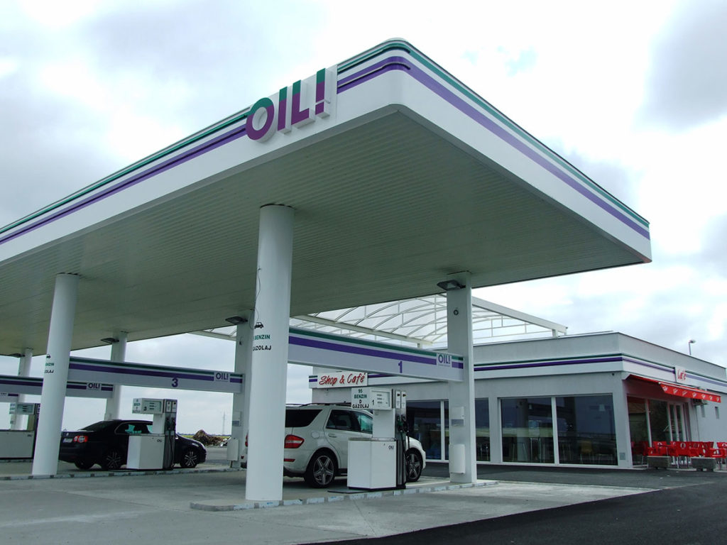 Trump Weighs U.S. Diesel Export Ban Amid Soaring Prices 3 Oil Refinery Plant Storage Tanks Industrial Fuel Supply