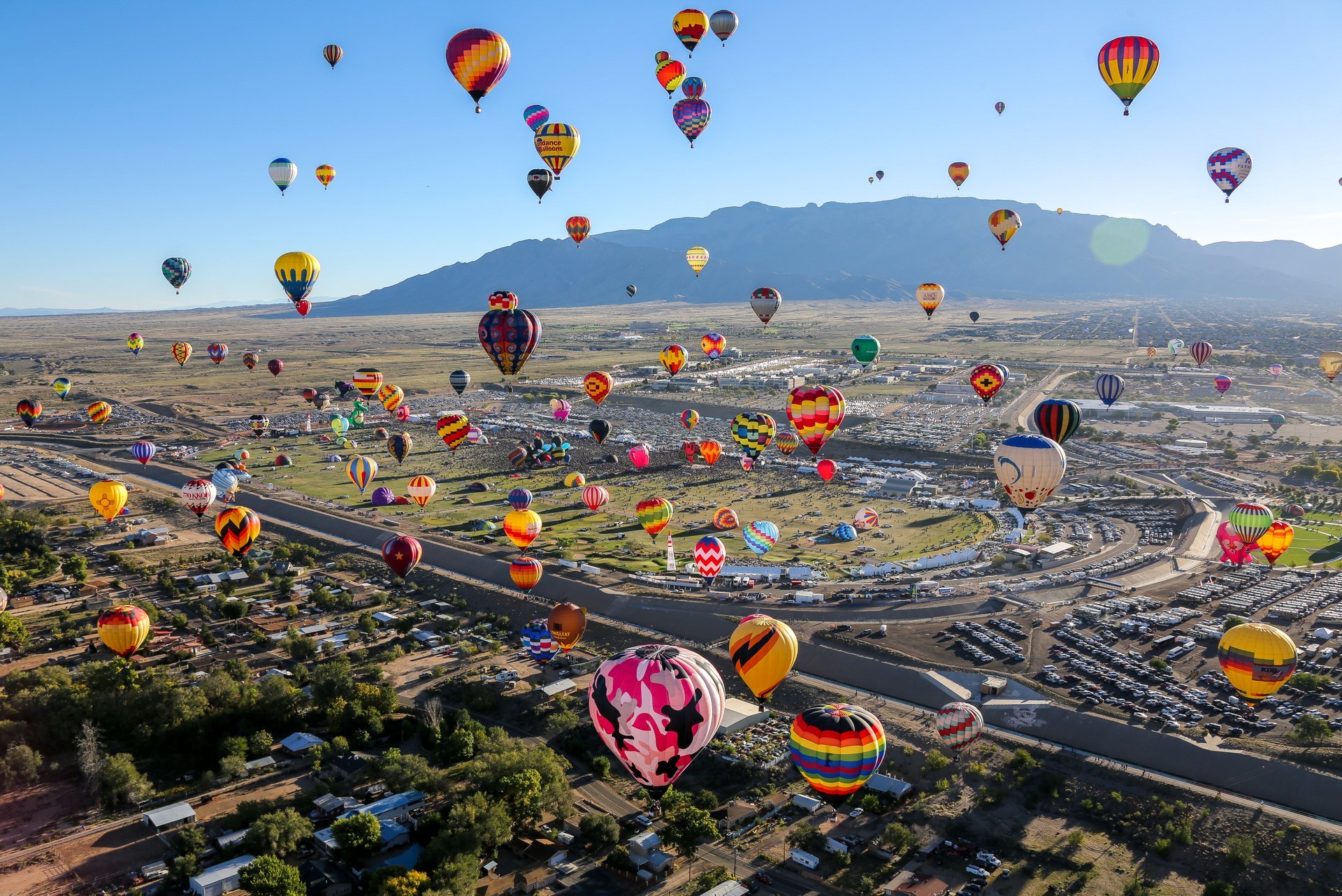 Hot Air Balloons Strike Power Lines in Albuquerque Near Fiesta 6 Albuquerque Hot Air Balloon Power Lines Basket Rescue
