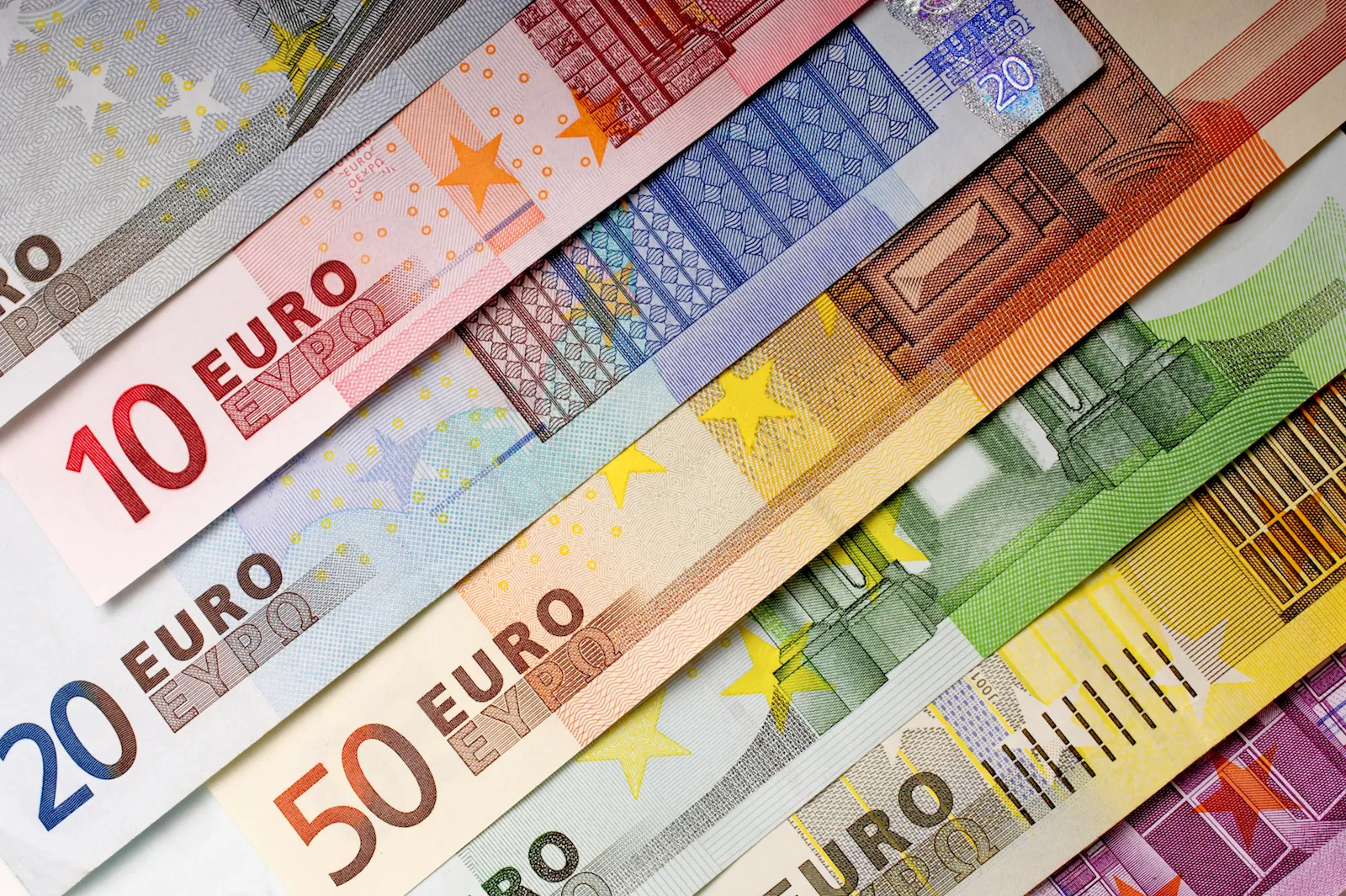Euro Falls to 17-Month Low as Dollar Gains on French Debt 5 Euro Currency Symbol Us Dollar Exchange Rate Financial Market