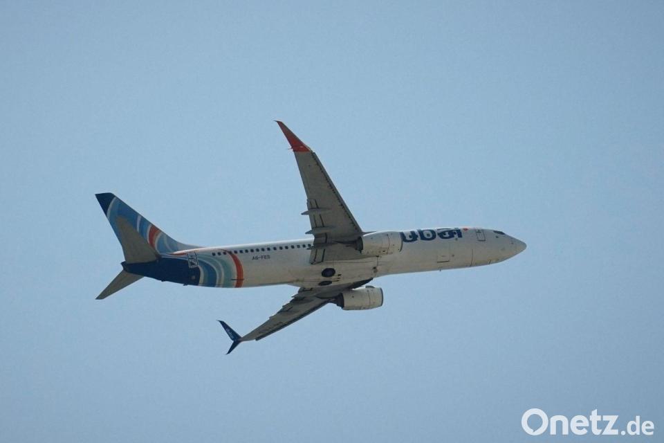 FlyDubai Co-Pilot Stabs Captain in Midair Crash Attempt 3 Flydubai Boeing 737 Commercial Jet Aircraft