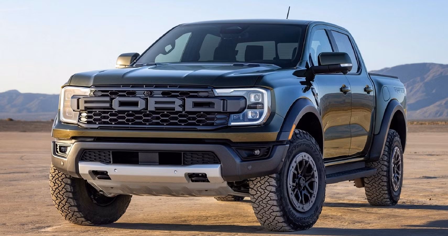 Ford CEO: AI Will Companion Blue-Collar Trades, Disrupt Office 3 Ford Factory Worker Robot Manufacturing Automotive Industry