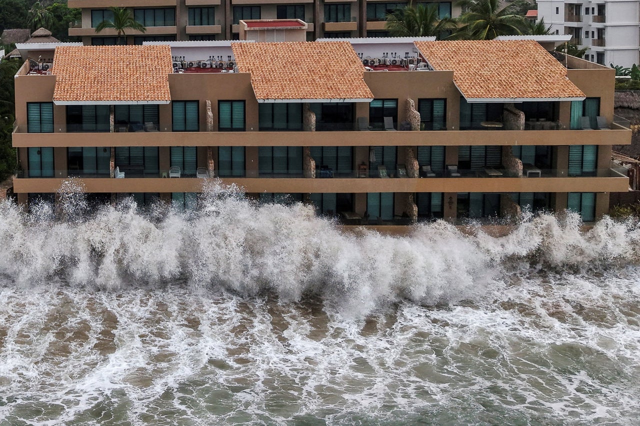 Hurricane Simon Strikes Mexico Pacific Coast With Flooding 4 Hurricane Simon Mexico Pacific Coast Flooding Rescue