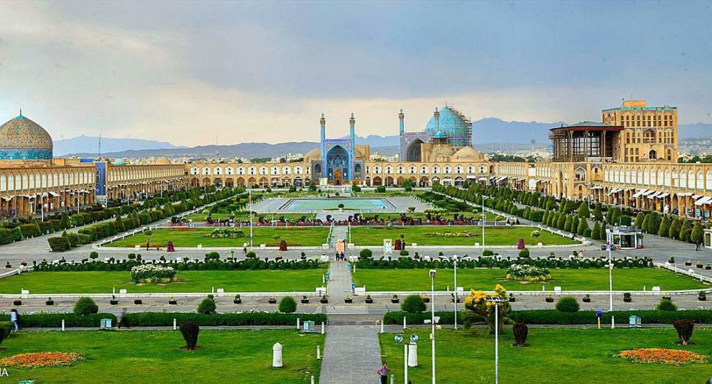 Iran Economic Crisis Stifles Isfahan Heavy Equipment 3 Isfahan Heavy Equipment Workshop Truck Repair Iran Economy