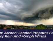 storm austen london prepares for heavy rain and 45mph winds B9X2