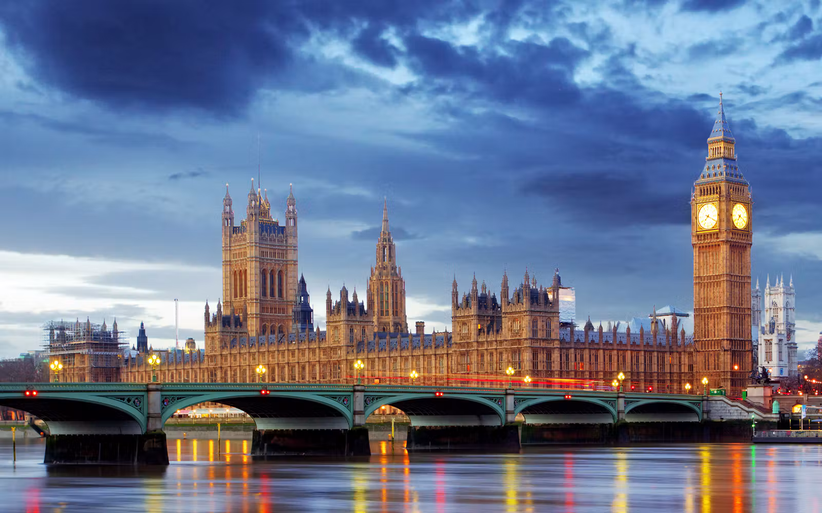 Westminster Bridge Closed by Police Over Welfare Concern 4 Westminster Bridge Police Cordon Emergency Services London